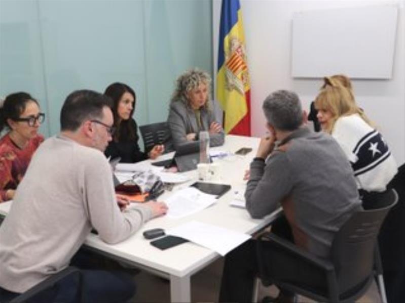 Projecte Vida i DA tracten el funcionament de l’UCA i com millorar les condicions dels pacients