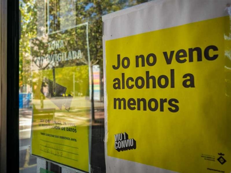 Tallar “d’arrel” la venda d’alcohol a menors per frenar el botellot