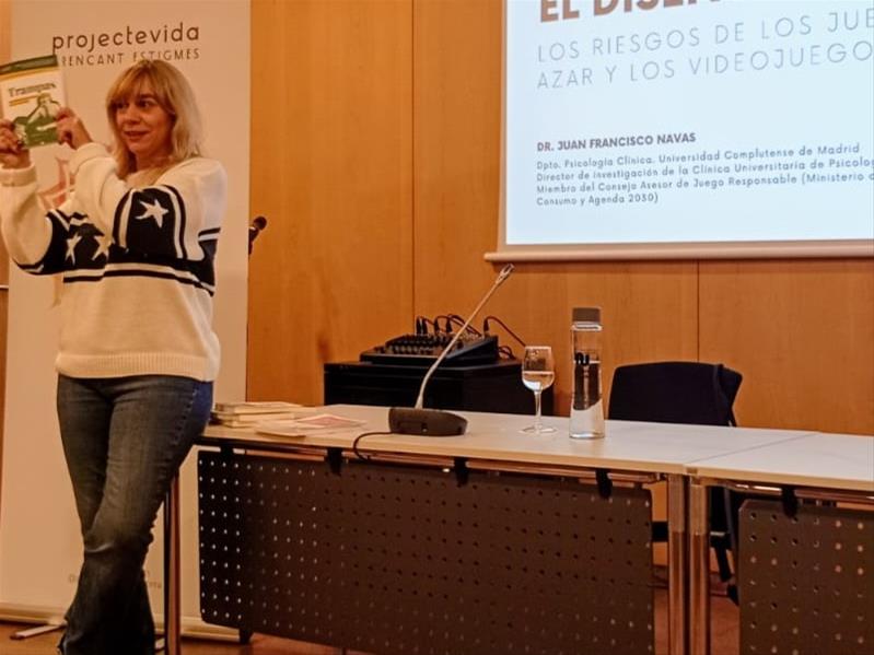 Un expert alerta que el joc en línia explota les vulnerabilitats humanes